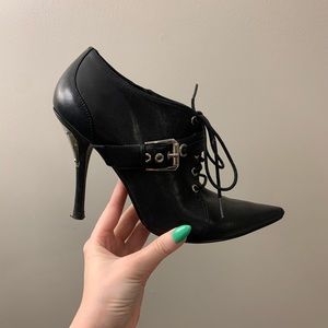 Black Leather Guess Pumps w Metal Detail